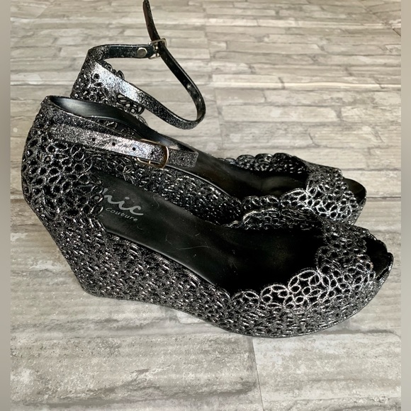 CHIC BY LADY COUTURE: Jelly Textured Sandals - Picture 3 of 8